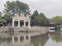 青浦大觀園係一座大型仿古園林建築，位於青商公路701號，坐落於淀山湖兩側，距離上海市中心六十五公里。