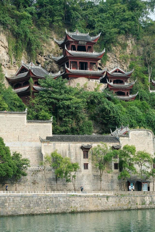 鎮遠|遠觀青龍洞古建築群。