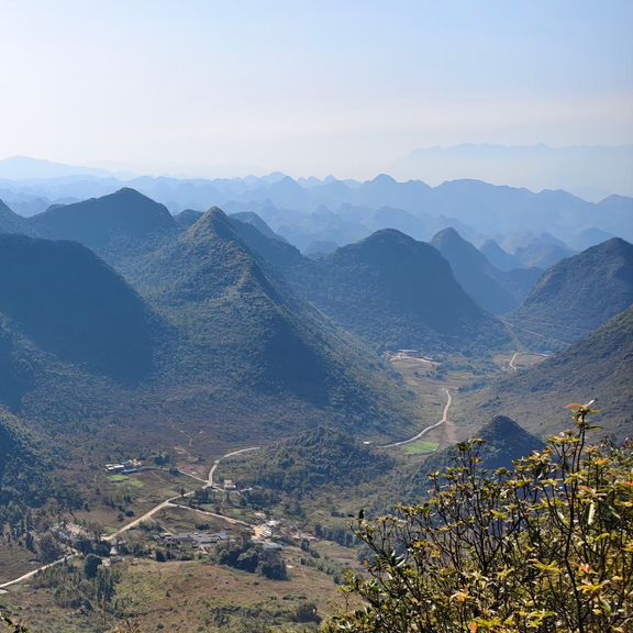 莫六公頂：雲端之上的徒步之旅