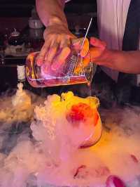 西安還是太超前了!居然在酒吧欣賞到了絕美鋼管舞!