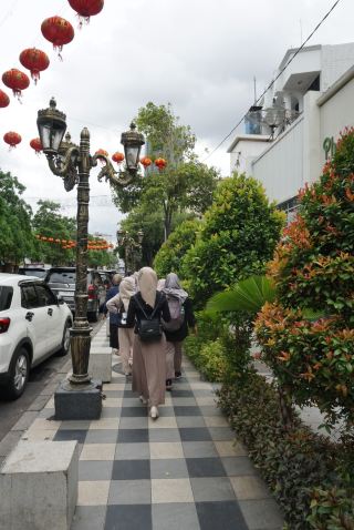 A Stroll in Surabaya