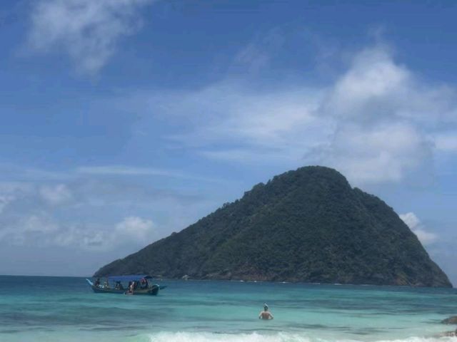 🌞🌸 Where Days Begin with Adventure and End in Love: Perhentian Besar