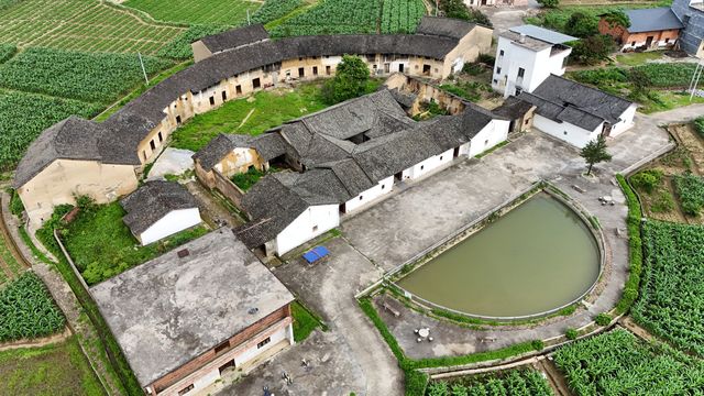廣東陽山隔江村昆盛圍屋