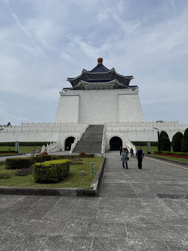 Feel Tiny At The Staggering And Awe Inspiring Liberty Square In Taipei   