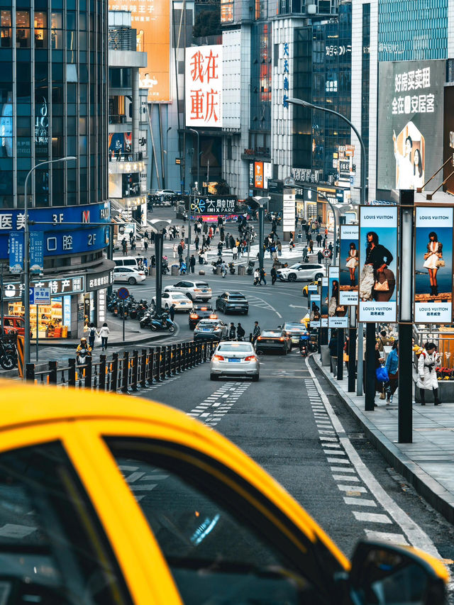 Chasing the "Little Hong Kong" Vibe: My Photography Mission in Chongqing ✈️