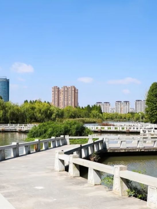蘇州太倉華發鉑爾曼酒店     窗外就是天境湖