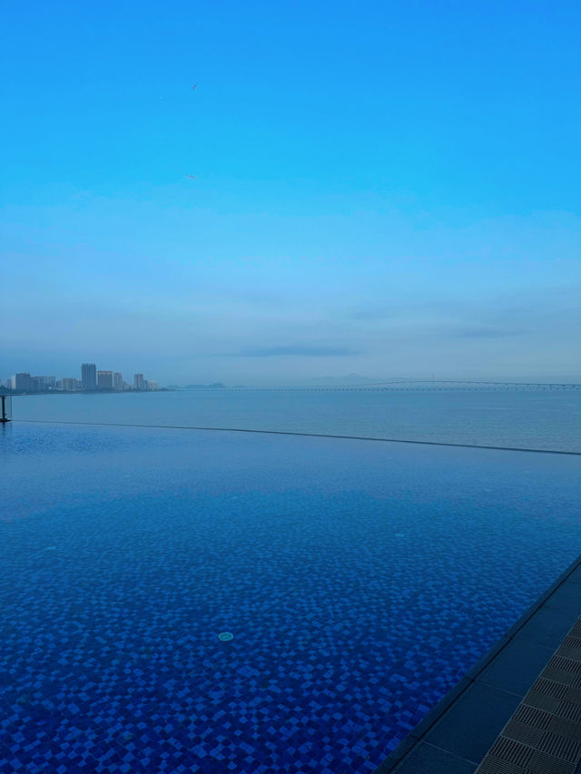 珠海仁恒洲際酒店：無邊泳池海景奇境