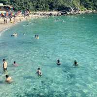 🌊西貢半月灣｜傳說中嘅玻璃果凍海！瞓住嘆日光浴超Chill～