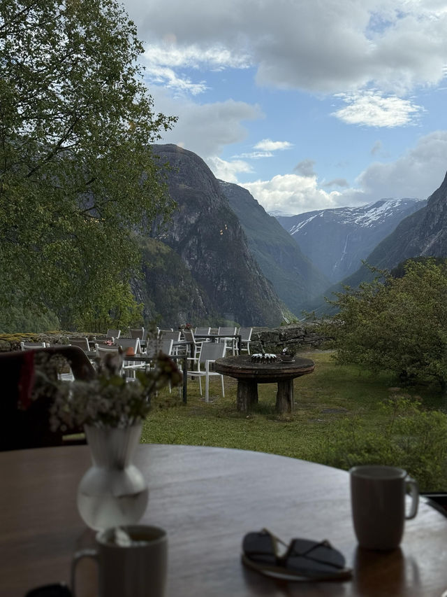 睡在峽谷正中央 挪威stalheim hotel||極具意境和歷史積澱的酒店。1885年建成，Tø