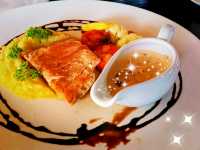 Pattaya's Seafood Feast: A Carnival of Crustaceans Under Neon Skies