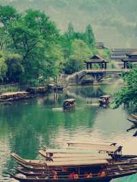 タイトル：中国・鳳凰古城の魅力を満喫！絶景と文化が詰まった旅ガイド​