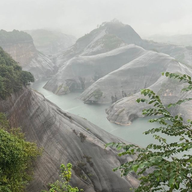 雲霧秘境莽山遊
