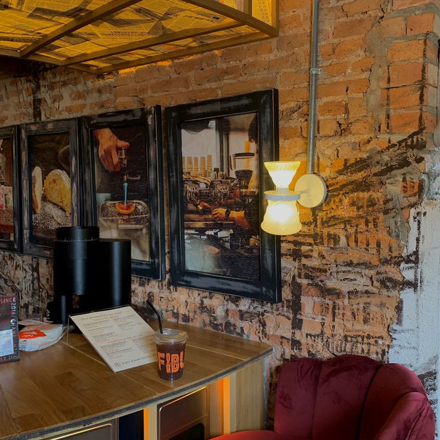 🏛️☕️방콕에서 발견한 고급스러운 카페, 디자인에 감동했습니다! 