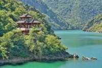 來漢中必玩的幾個景點，石門棧道，天漢濕地公園，青木川古鎮，獅子溝牧場，四天五夜兩人出行，（預算在6千