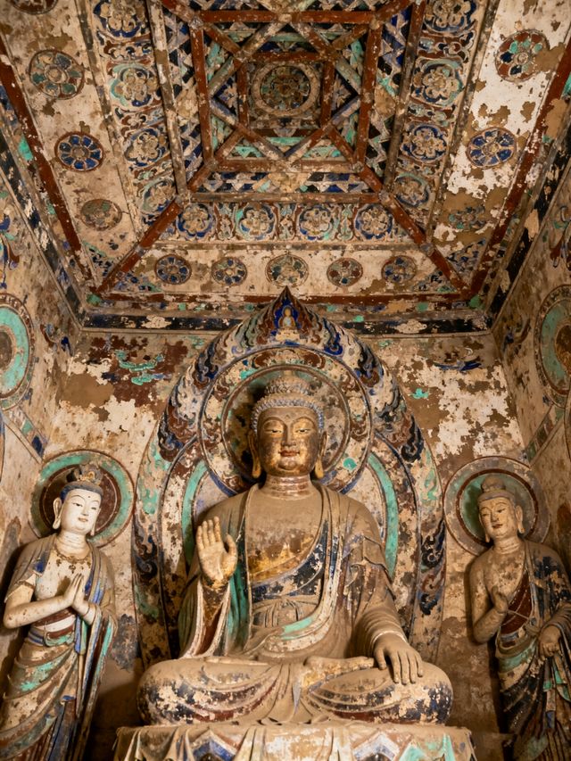 探訪中國石窟藝術的源頭，感受千年佛光與山水奇觀