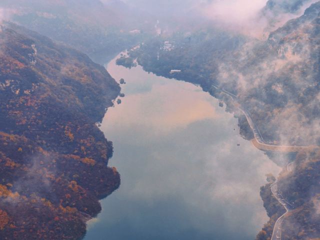 【秋染子房湖｜墜入山水畫裡的治癒時光】