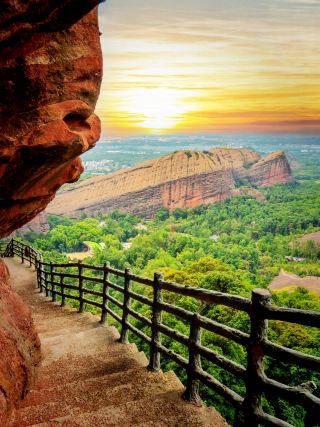Compared to Wugong Mountain, I highly recommend visiting this lesser-known treasure, the fairy mountain