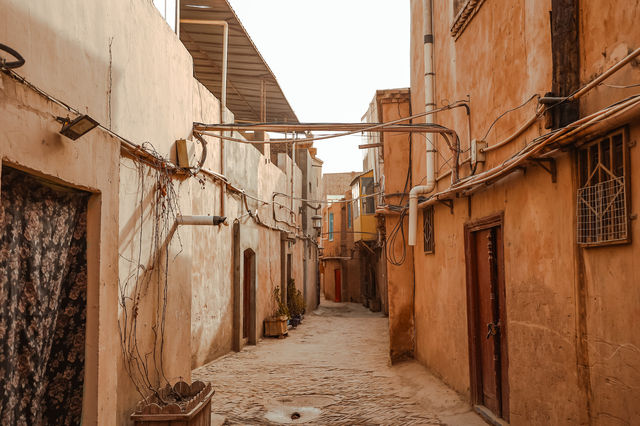 喀什小巷:迷宮的千年心跳 喀什小巷:迷宮的千年心跳