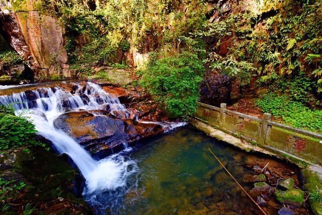南昌作為歷史文化名城,擁有眾多著名旅遊景點。我從歷史文化價值 南昌作為歷史文化名城,擁有眾多著名旅遊景點。我從歷史文化價值