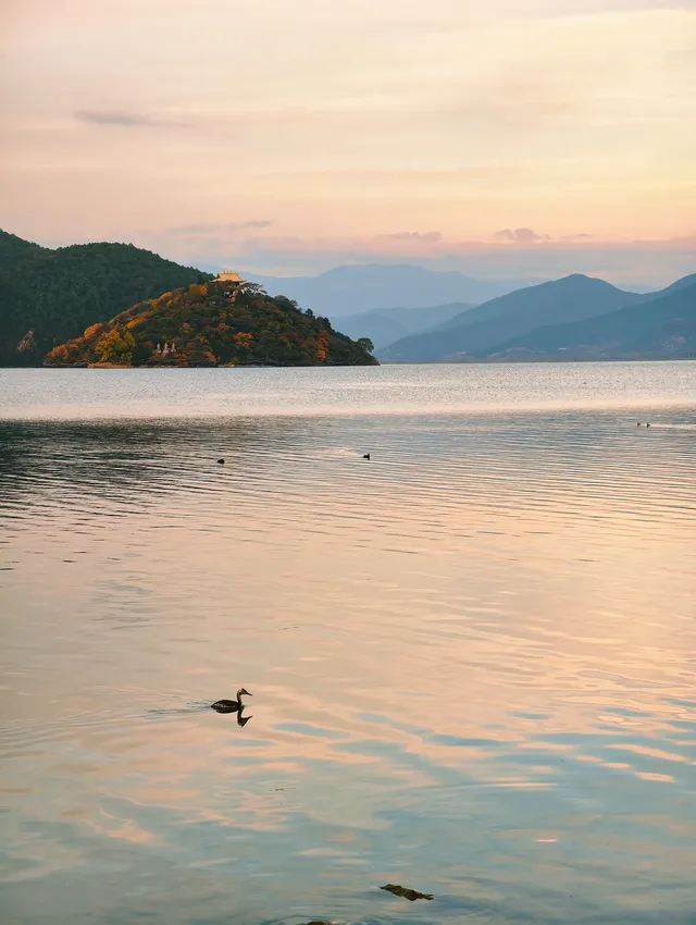 我在瀘沽湖收集了一整個日落劇場的浪漫