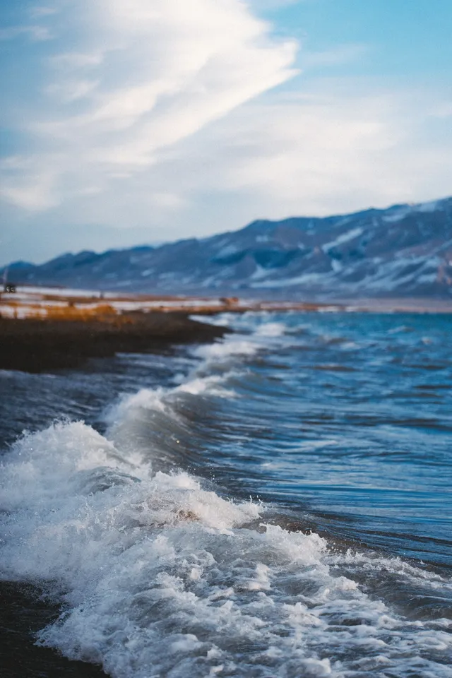 沉溺在賽里木湖的藍調時刻 沉溺在賽里木湖的藍調時刻