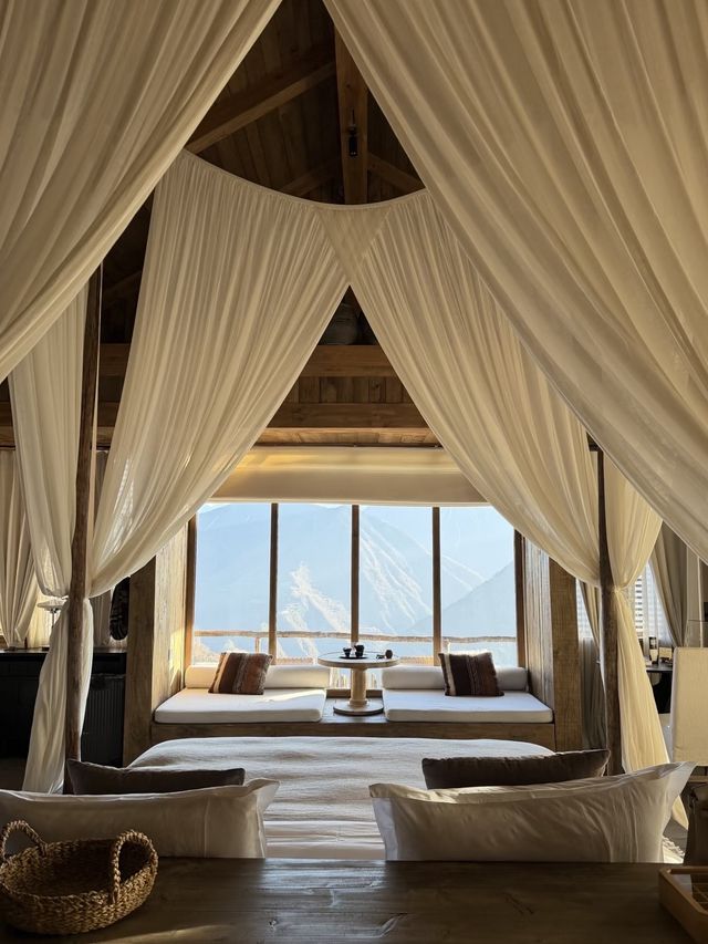 為一間房，一個景，奔赴雲端去避世