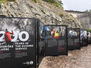 สำรวจสิ่งมหัศจรรย์แห่งแก่นโลก – คู่มือการเยี่ยมชมถ้ำโพสโตจนา