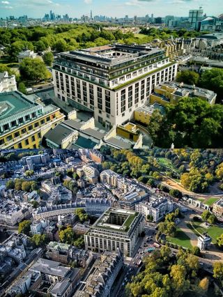 The Peninsula London exudes the elegant nobility of classic British style