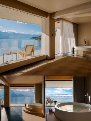 The most beautiful seaside guesthouse in Dali for watching the stunning Cang and Erhai sunset with kids