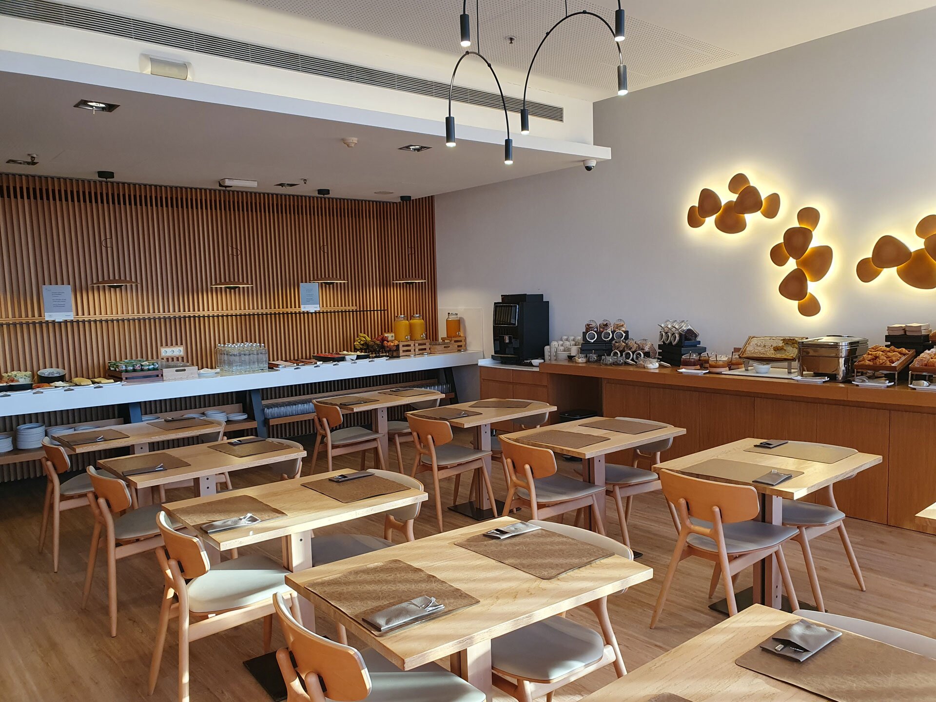 Convenient Beachfront Hotel with Great Amenities