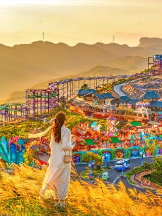 A newly opened alpine grassland fantasy theme park near Wuhan—this is pretty cool