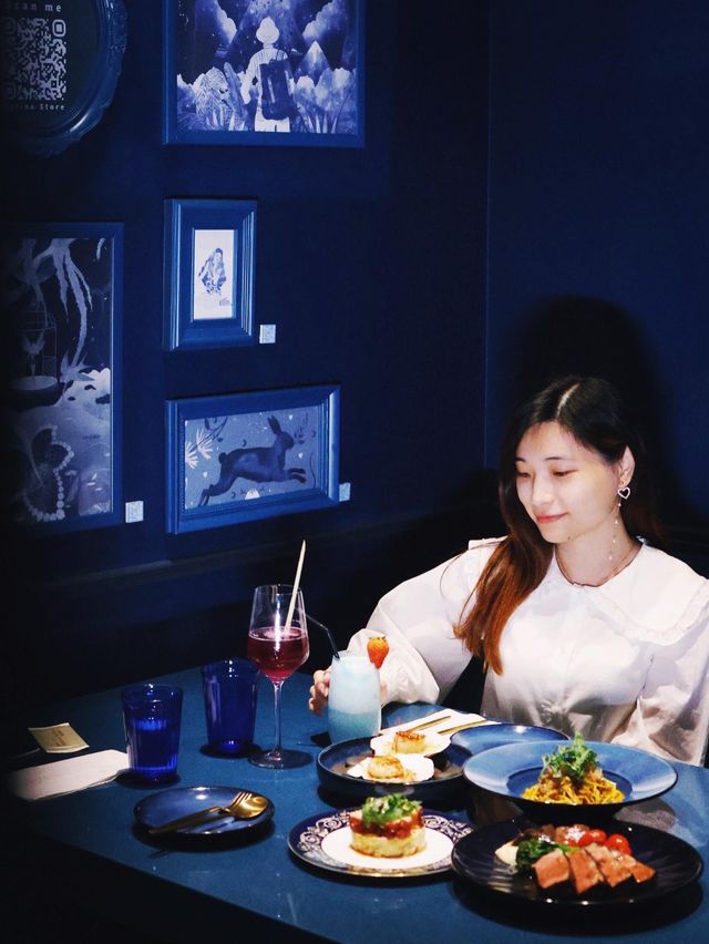藍色藝術餐酒館Monmono 