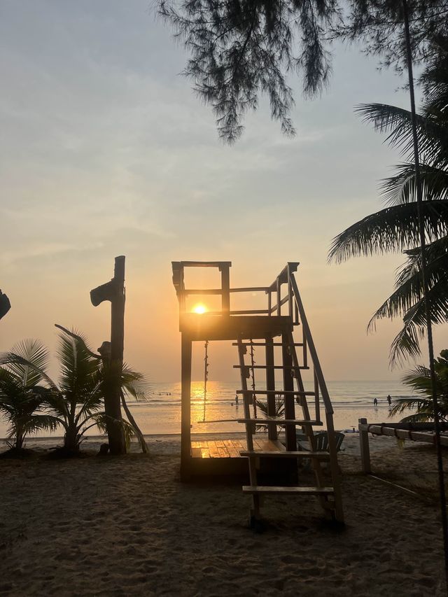 ที่พักติดทะเล บรรยากาศดีที่หาดเจ้าหลาว ✨