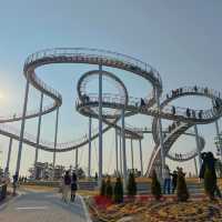 걸어다니는 롤러코스터가 있는곳🎢
