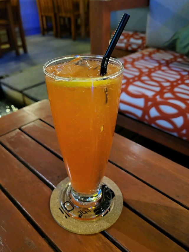 充滿峇裡特色的天台酒吧