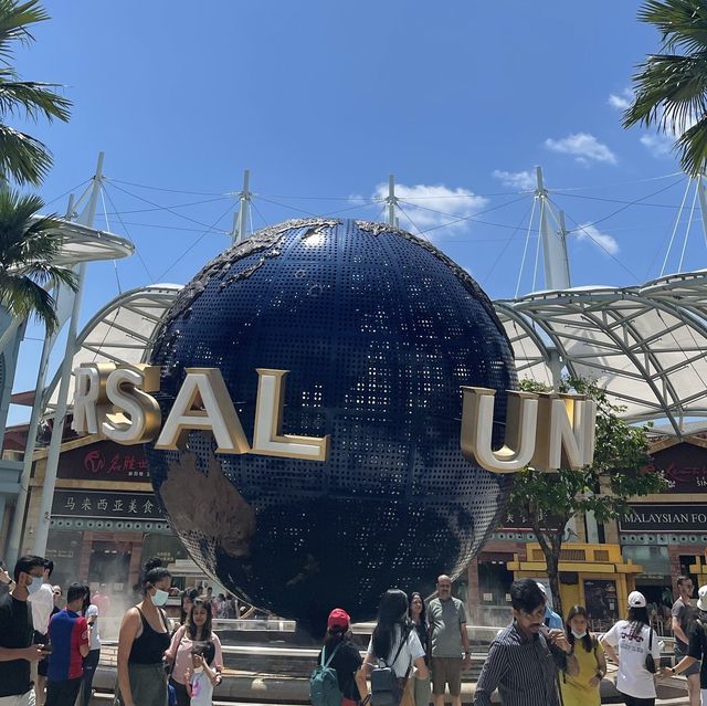 Universal Singapore 🧸🌈✨