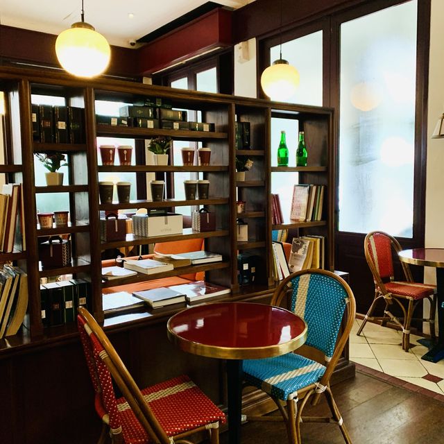 【インドネシア】アンティークなオシャレカフェ”Le Cafe Gourmand“