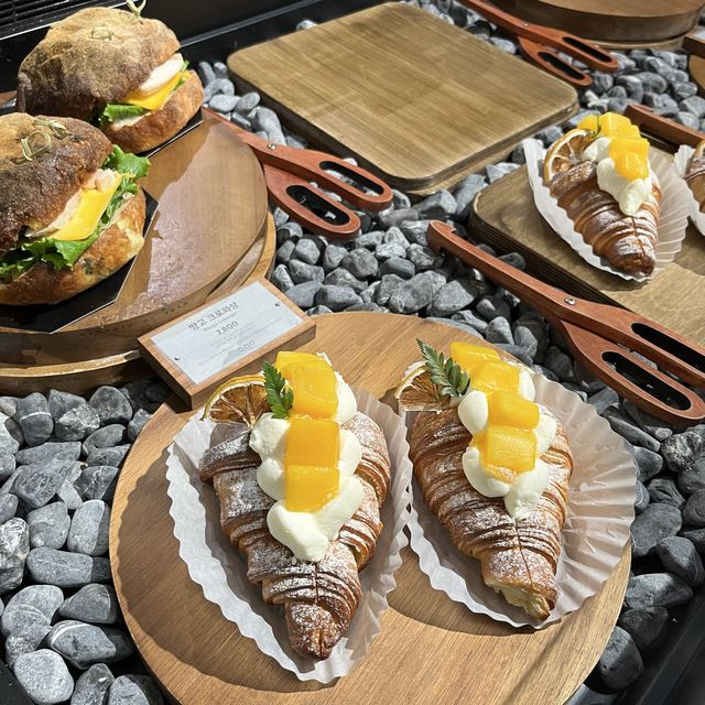 【韓国ソウル・弘大】KAKAO FRIENDSコラボ！和のテイストが詰まったフォトジェニックカフェ「GONGMIHAK」