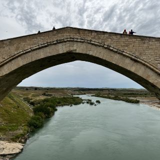 สะพานมาลาบาดี สะพานหินอันสง่างามจากศตวรรษที่ 12