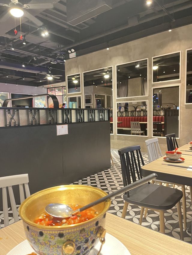 尖沙咀海景chill住食酸菜魚
