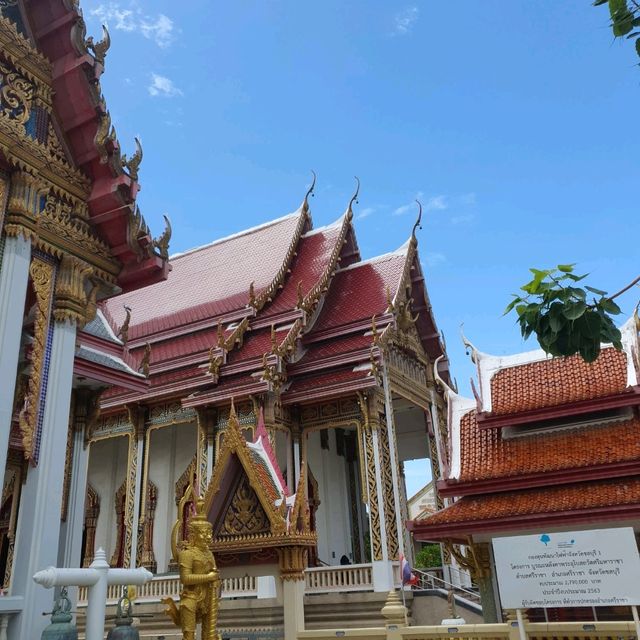 วัดศรีมหาราชา  วัดที่โบสถ์สวยงามมาก