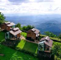 ที่พักเชียงใหม่ บ้านภูหมอก ตั้งอยู่บนสุดของเนินเขา