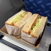 【エアプサン搭乗記】追加サービスも充実！機内食も楽しめる