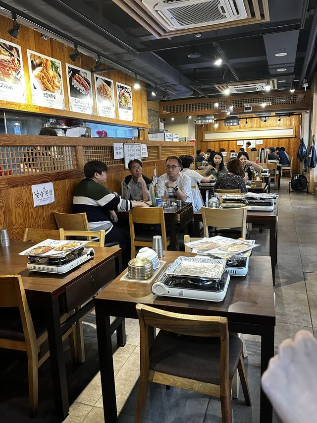 市庁　イカ専門店　オジンオブンギョン　地元の人に大人気