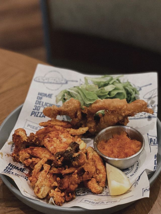 人氣超巨型薄餅店🍕