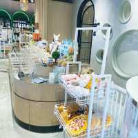 Woof & Magic shop , restaurant & cafe !