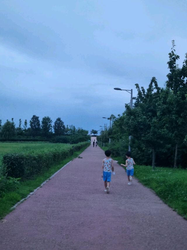 노을이 멋진 거대한 생태공원