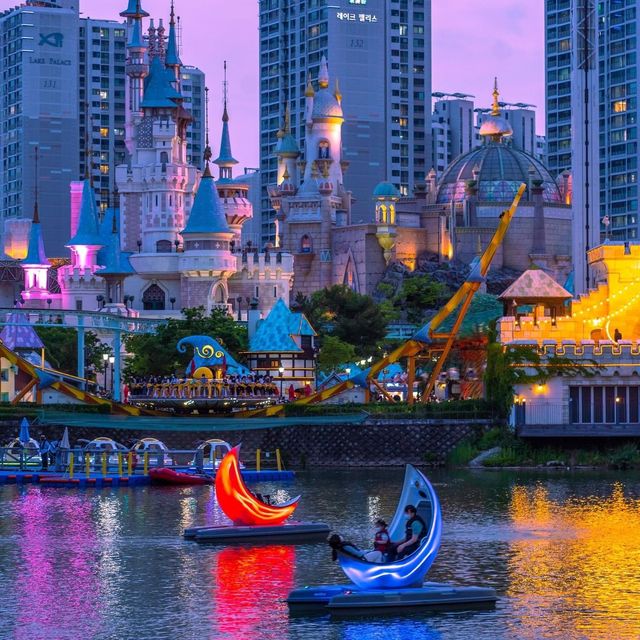 Beautiful night view of Seokchon Lake