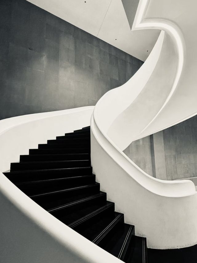 🎨🌀📸光明文化藝術中心美術館～現代藝術的饗宴🎨🌀📸
