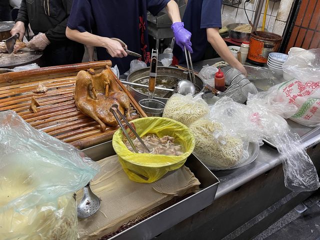 逢甲夜市 當歸鴨頭湯頭天花板 當歸鴨麵線